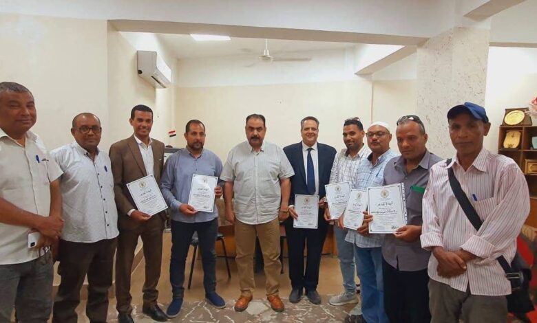 ” وكيل تعليم الأقصر” يكرم ممثلى المتابعة بالإدارات التعليمية ويشيد بأداءهم