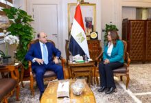 وزيرة التنمية المحلية والبيئة تناقش مع محافظ الغربية إجراءات تنفيذ وإحكام منظومة المخلفات بالمحافظة