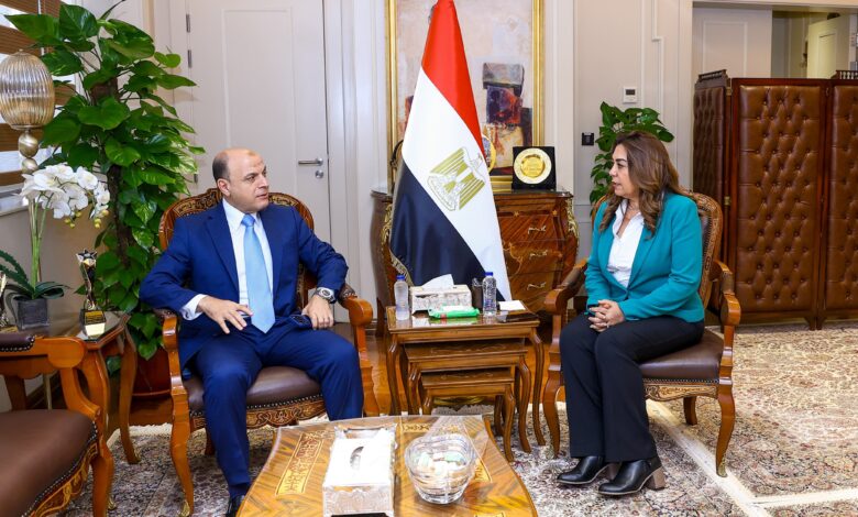 وزيرة التنمية المحلية والبيئة تناقش مع محافظ الغربية إجراءات تنفيذ وإحكام منظومة المخلفات بالمحافظة