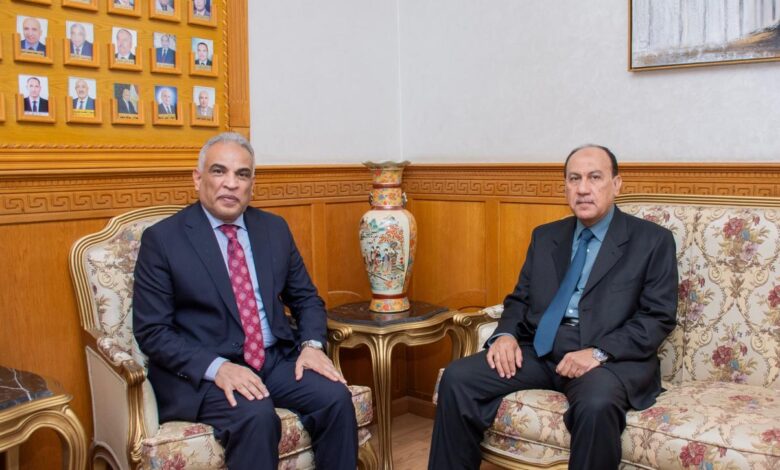 رئيس جامعة طنطا يقدم التهنئة لمدير أمن الغربية رئيس جامعة طنطا يقدم التهنئة لمدير أمن الغربية