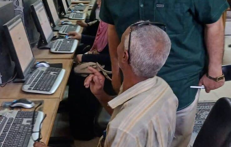 “وكيل تعليم الأقصر” يتابع اختبارات المتقدمين لشهادة الصلاحية بالأكاديمية المهنية للمعلمين بالأقصر