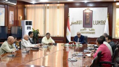 ” محافظ الأقصر” يناقش مقترحات وفد جمعية مستثمرى طيبة الجديدة لتوفير فرص عمل