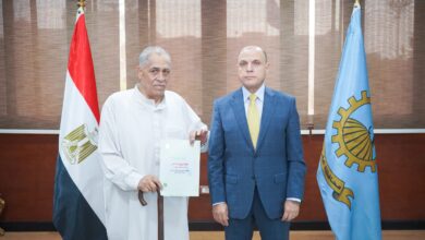 محافظ الغربية يُسلّم 4 عقود تقنين لأراضي أملاك الدولة للمستفيدين عبر المنصة الوطنية