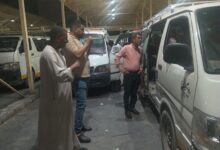 ” السكرتير العام بالأقصر” يسجيب لشكاوى الركاب خلال جولة مفاجئة على مجمع المواقف
