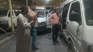 ” السكرتير العام بالأقصر” يسجيب لشكاوى الركاب خلال جولة مفاجئة على مجمع المواقف