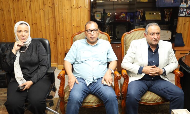 رئيس مياه الغربية يستقبل مستشار مجلس الوزراء للمشروعات القومية لبحث مشروعات الصرف الصحى الجديدة بالمحافظة. رئيس مياه الغربية يستقبل مستشار مجلس الوزراء للمشروعات القومية لبحث مشروعات الصرف الصحى الجديدة بالمحافظة.