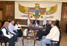 ” محافظ الأقصر” يستقبل وفد منظمة كوبتك أورفانز لتعزيز فرص التعلم والتنمية للأطفال