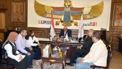 ” محافظ الأقصر” يستقبل وفد منظمة كوبتك أورفانز لتعزيز فرص التعلم والتنمية للأطفال