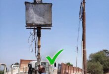 صيانة أعمدة الإنارة بطريق مقابر الديابات في أخميم استجابةً لشكاوى المواطنين