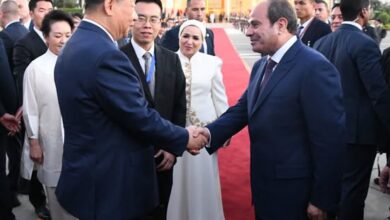 السيسي يودّع الرئيس الصيني بمطار القاهرة في ختام زيارته الرسمية لمصر