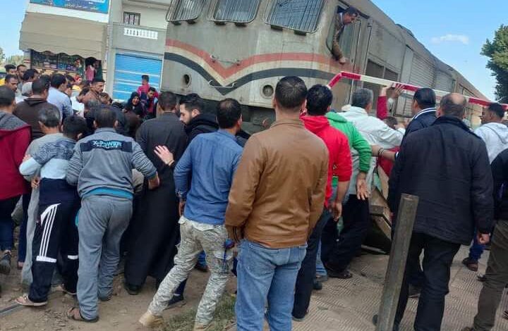 مصرع مواطن اسفل عجلات القطار اثتاء عبوره مزلقان بقنا
