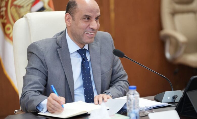 وزير العمل: اعتماد 5732 ناجحًا بمهنة “مساعد الخدمات الصحية” وزير العمل: اعتماد 5732 ناجحًا بمهنة “مساعد الخدمات الصحية”