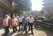 نائب محافظ الجيزة يتابع ميدانيًا أعمال ربط مشروع الصرف الصحي لقريتي منيل شيحة وطموه بمجمع أبو النمرس وخط الصرف الصحي 