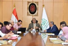 اجتماع بالفيوم لمتابعة تنفيذ كوبري دمو أعلى مسار القطار السريع