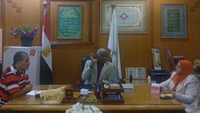 مدير عام إدارة البساتين يجذب الجميع فى أولى ساعات استلامه الإدارة ل بالوقوف على حقوق المعلمين