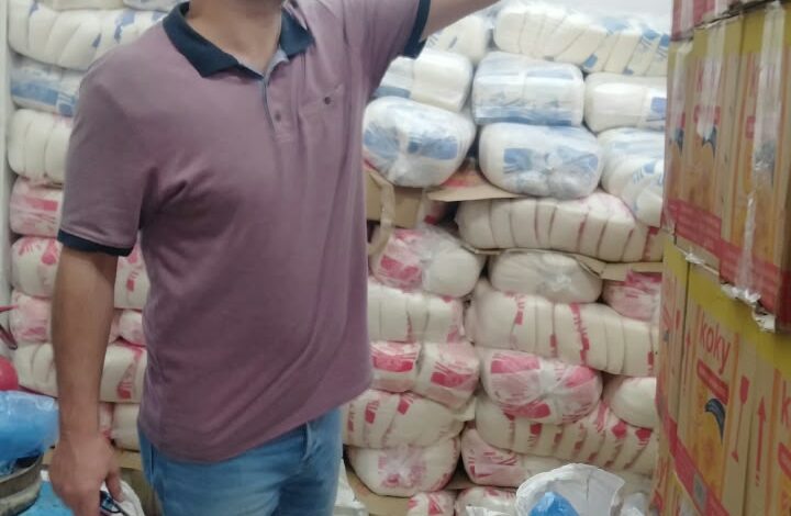 ضبط سلع تموينية وأسطوانات بوتاجاز قبل بيعها فى السوق السوداء بالاسكندرية ضبط سلع تموينية وأسطوانات بوتاجاز قبل بيعها فى السوق السوداء بالاسكندرية