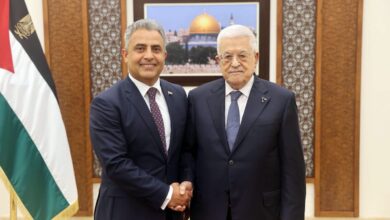 السفير المصري الجديد في رام الله يقدم أوراق اعتماده لمحمود عباس ويؤكد استمرار دعم مصر للقضية الفلسطينية