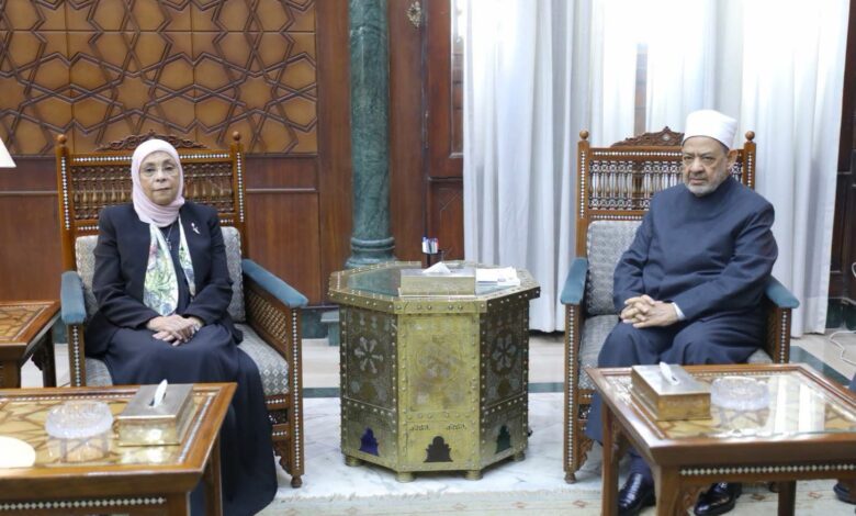 بعد توليها رئاسة النيابة الإدارية.. ماذا بحث شيخ الأزهر مع المستشارة هدى عيسى؟ بعد توليها رئاسة النيابة الإدارية.. ماذا بحث شيخ الأزهر مع المستشارة هدى عيسى؟