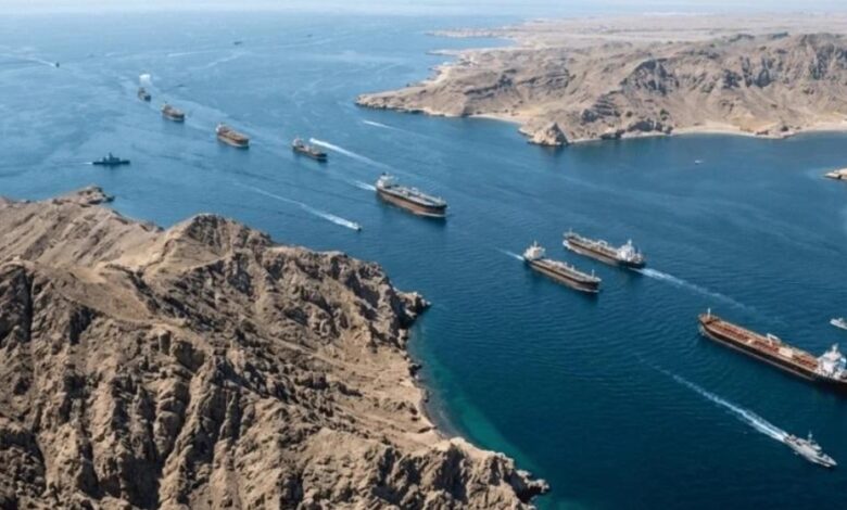 إصابة ناقلة نفط بـ3 مقذوفات مجهولة قرب مضيق هرمز إصابة ناقلة نفط بـ3 مقذوفات مجهولة قرب مضيق هرمز