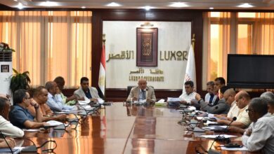 “محافظ الأقصر” يوجه بإنجاز ملف التقنين لواضعى اليد على أملاك الدولة