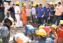 إنقاذ طبيبة من أسفل أنقاض عقار منهار بعزبة شاهين بالمنيا