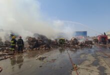 إخماد حريق بأحد مصانع الورق بمنطقة بياض العرب الصناعية ببنى سويف