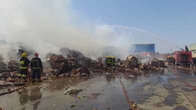 إخماد حريق بأحد مصانع الورق بمنطقة بياض العرب الصناعية ببنى سويف