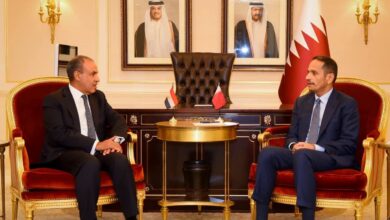 وزير الخارجية  يبحث مع نظيره القطري العلاقات الثنائية وتطورات الأوضاع الإقليمية