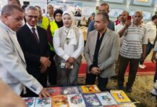 محافظ بني سويف يتفقد معرض خيري للزي المدرسي والمستلزمات للطلاب الأولى بالرعاية في بني سويف