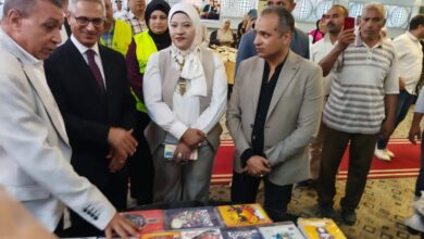 محافظ بني سويف يتفقد معرض خيري للزي المدرسي والمستلزمات للطلاب الأولى بالرعاية في بني سويف