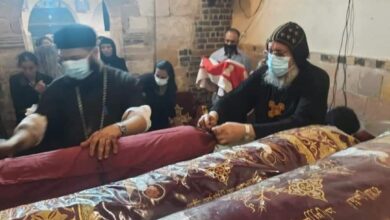 ” نحن مسيحيون مؤمنون بالسيد المسيح،اقتلنا بفؤوسنا”..أقباط الأقصر يحيون ذكرى ” الثلاثة فلاحين الشهداء”
