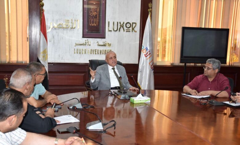استجابة للمواطنين..” محافظ الأقصر” يناقش خطة عاجلة لتوصيل الصرف الصحى ل3مدارس خلال 20يوما