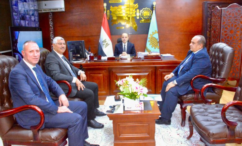 محافظ الغربية يجتمع مع شركة الكهرباء لمتابعة انتظام الخدمة وتيسير الإجراءات للمواطنين محافظ الغربية يجتمع مع شركة الكهرباء لمتابعة انتظام الخدمة وتيسير الإجراءات للمواطنين