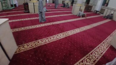 أهالى إسنا يؤدون صلاة الجمعة بمسجد ” آل حزين” بعد تجديده