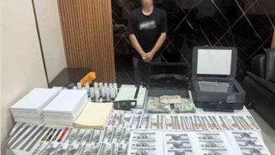 ضبط صاحب محل روّج لبيع العملات المحلية والأجنبية المقلدة في بني سويف