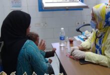 «صحة بني سويف» تُنظم قافلة طبية مجانية بالتعاون مع مؤسسة الشيمي وجمعية عيون الرحمة وتقدّم خدماتها لنحو 600 حالة بالفشن