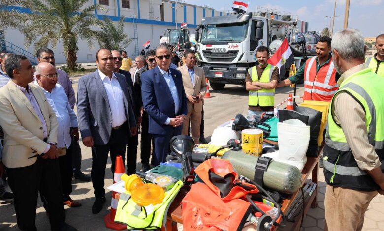 محافظ الجيزة يتفقد اصطفاف معدات شركة مياه الشرب والصرف الصحي محافظ الجيزة يتفقد اصطفاف معدات شركة مياه الشرب والصرف الصحي