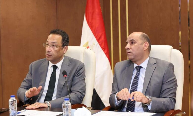وزير الاتصالات: نتعاون مع وزارة العمل لتنمية المهارات الرقمية للشباب وتأهيلهم لسوق العمل وزير الاتصالات: نتعاون مع وزارة العمل لتنمية المهارات الرقمية للشباب وتأهيلهم لسوق العمل