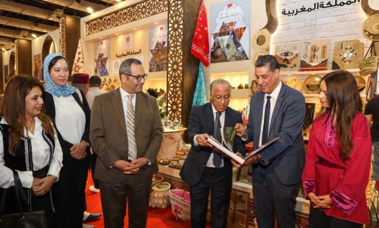 آلاف الزوار وسفراء ووفود جامعية في اليوم الثاني لمعرض «تراثنا 2026»للحرف اليدوية آلاف الزوار وسفراء ووفود جامعية في اليوم الثاني لمعرض «تراثنا 2026»للحرف اليدوية