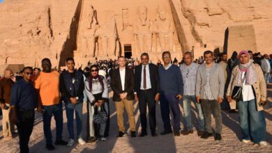 محافظ أسوان يشارك فى الاحتفال بتعامد الشمس بمدينة أبو سمبل السياحية بحضور نحو 7 آلاف سائح