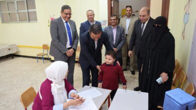 محافظ المنوفية يتابع حملة التطعيم ويدعم المدارس والطلاب