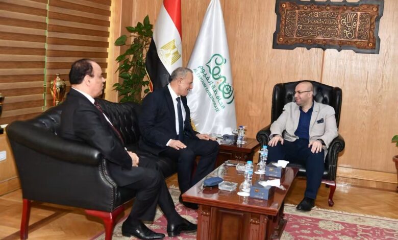 محافظ الفيوم يبحث مع مستشاري النيابة الإدارية تعزيز الرقابة ومكافحة الفساد محافظ الفيوم يبحث مع مستشاري النيابة الإدارية تعزيز الرقابة ومكافحة الفساد