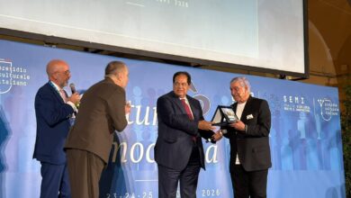 زاهي حواس يحصد الجائزة الدولية الكبرى في نابولي ويطالب باستعادة مسلة تحتمس الثالث