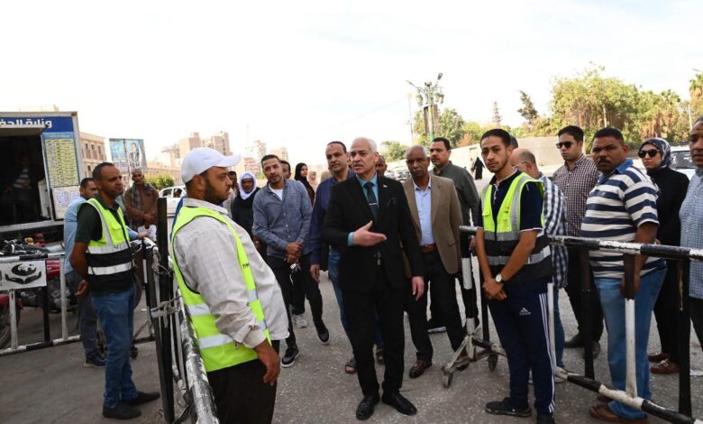 رئيس جامعة أسيوط يتفقد أعمال تجهيز منطقة انتظار المرضى والمرافقين بمستشفى الإصابات والطوارئ
