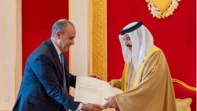 وزير الخارجية يسلم رسالة خطية من الرئيس إلى ملك البحرين