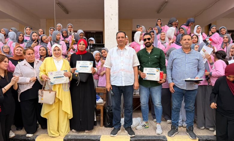 وسط هتافات “تحيا مصر” .. احتفالية رائعة بذكرى انتصار اكتوبر المجيد بمدرسة أم المؤمنين الثانوية بنات وسط هتافات “تحيا مصر” .. احتفالية رائعة بذكرى انتصار اكتوبر المجيد بمدرسة أم المؤمنين الثانوية بنات