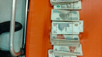 أمانة تُجسّد رسالة الإنسانية.. مسعف وسائق إسعاف بالفيوم يعيدان 230 ألف جنيه لمصاب