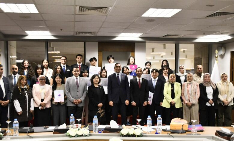 وزير الشباب والرياضة يستقبل الوفد الكوري المشارك في برنامج التبادل الشبابي بين مصر وكوريا الجنوبية وزير الشباب والرياضة يستقبل الوفد الكوري المشارك في برنامج التبادل الشبابي بين مصر وكوريا الجنوبية