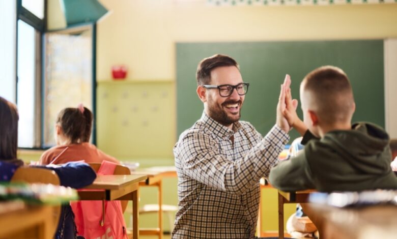 اليوم العالمي للمعلمين.. امتنان لرسالة تصنع المستقبل