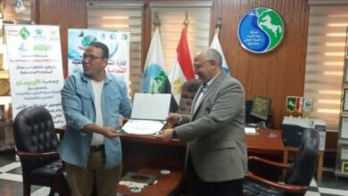 مياه الشرقية :المحتمع المدنى يسليم شيك بقيمة ٥٧ ألفا و٧٠٠ جنيه لتوصيل المياه لـ١٢٥اسرة  